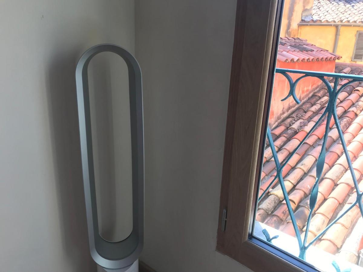 Spacious And Bright Flat Close To The : Heart Of Old *
