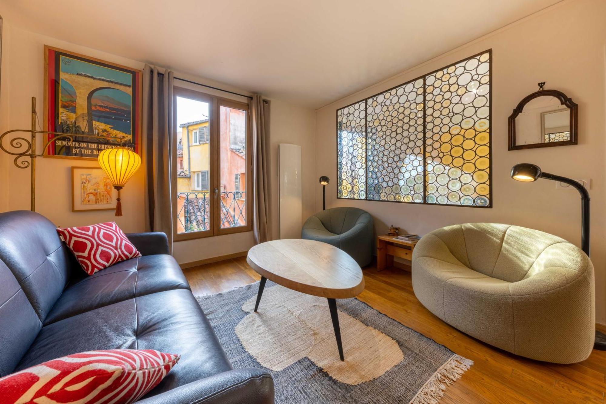 Spacious And Bright Flat Close To The : Heart Of Old