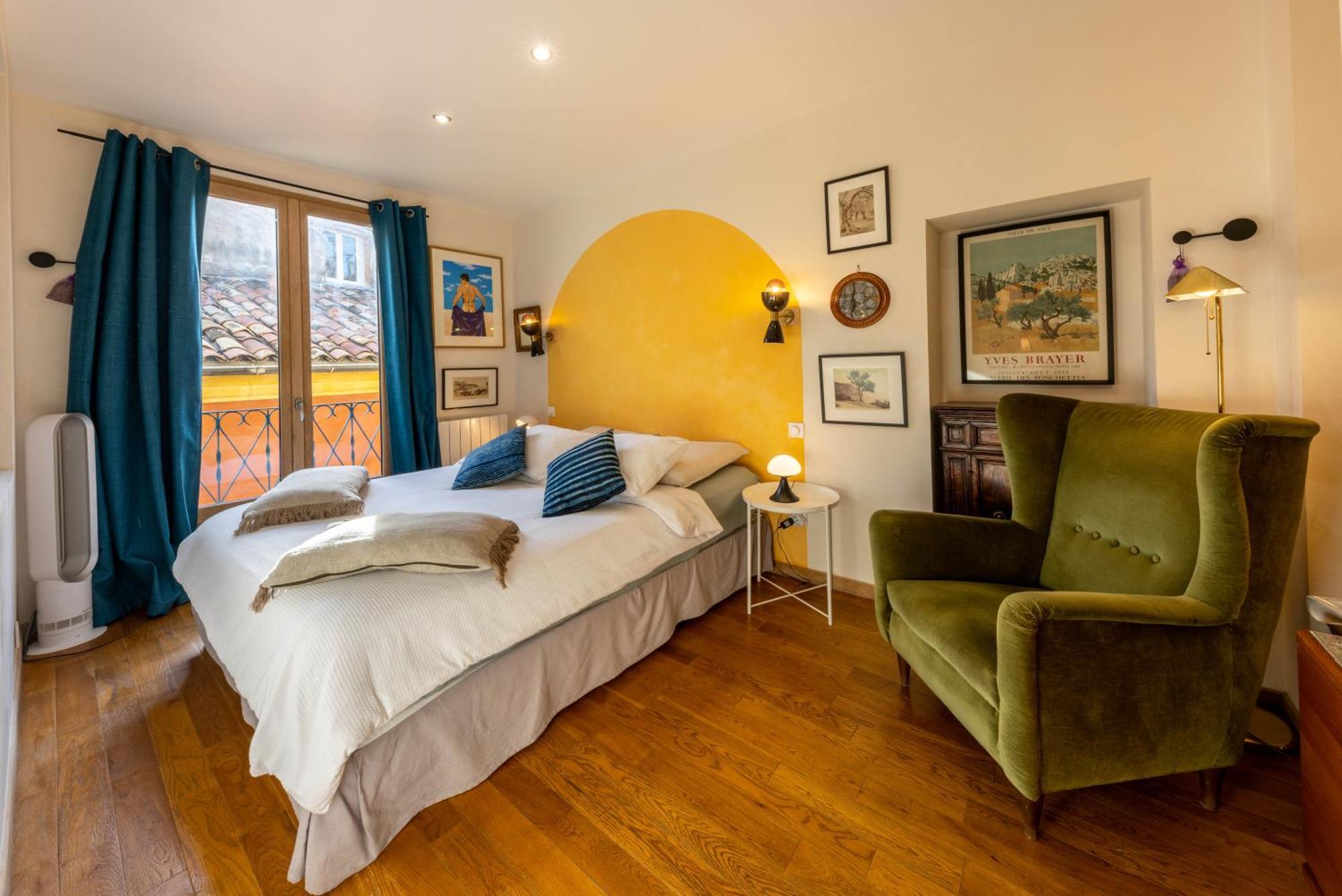 Spacious And Bright Flat Close To The : Heart Of Old *