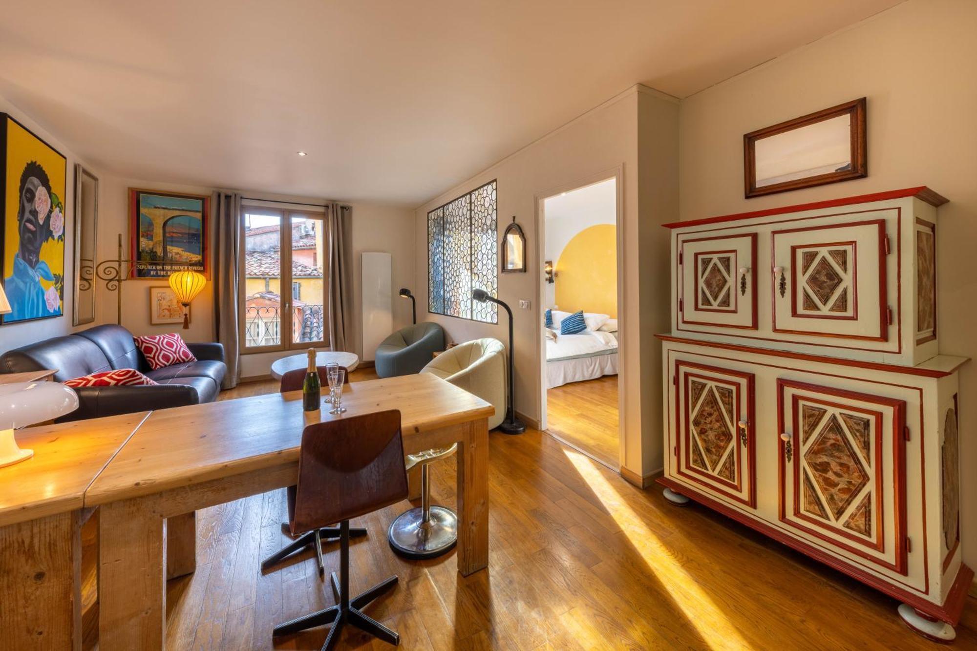 Spacious And Bright Flat Close To The : Heart Of Old *