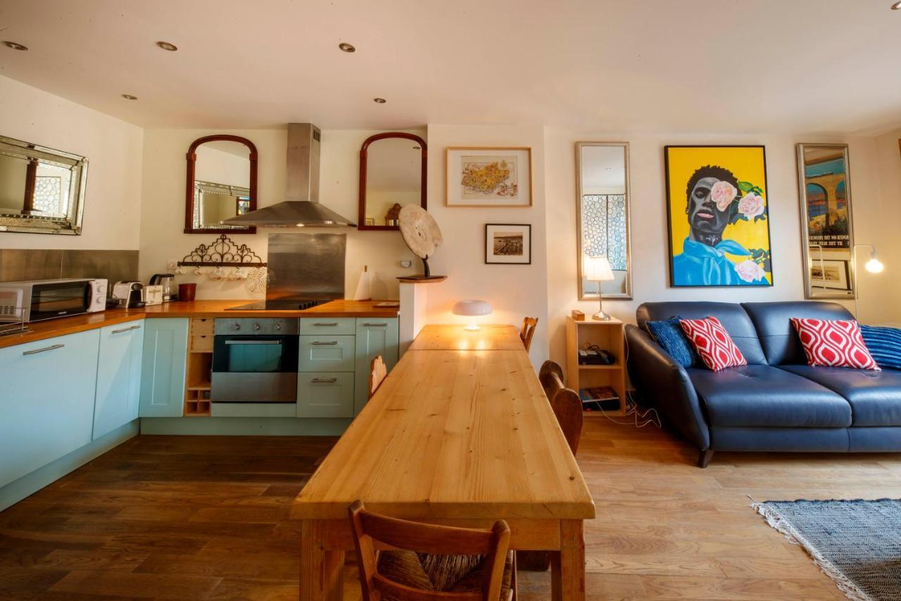 Spacious And Bright Flat Close To The : Heart Of Old Apartment *