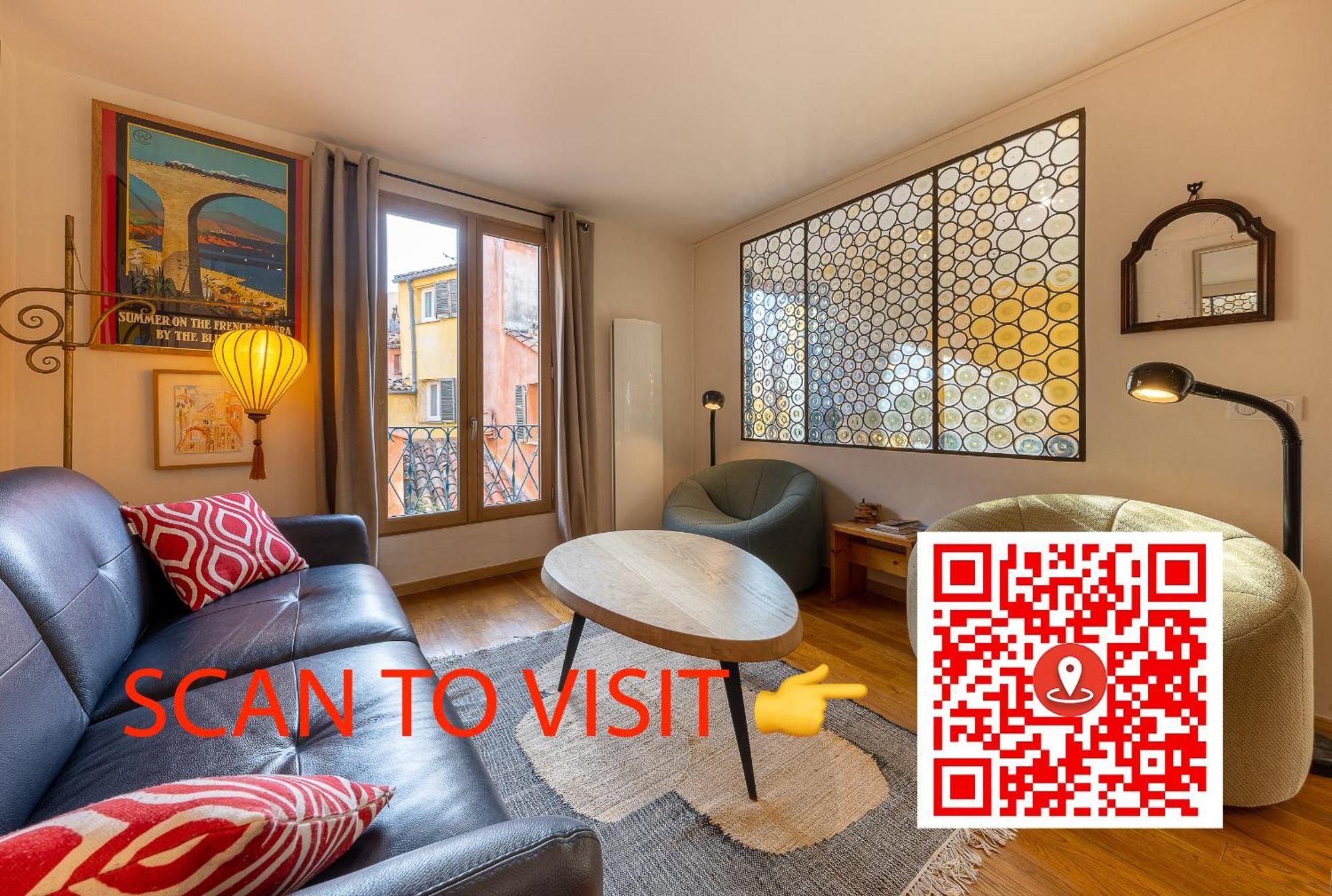 Spacious And Bright Flat Close To The : Heart Of Old Apartment