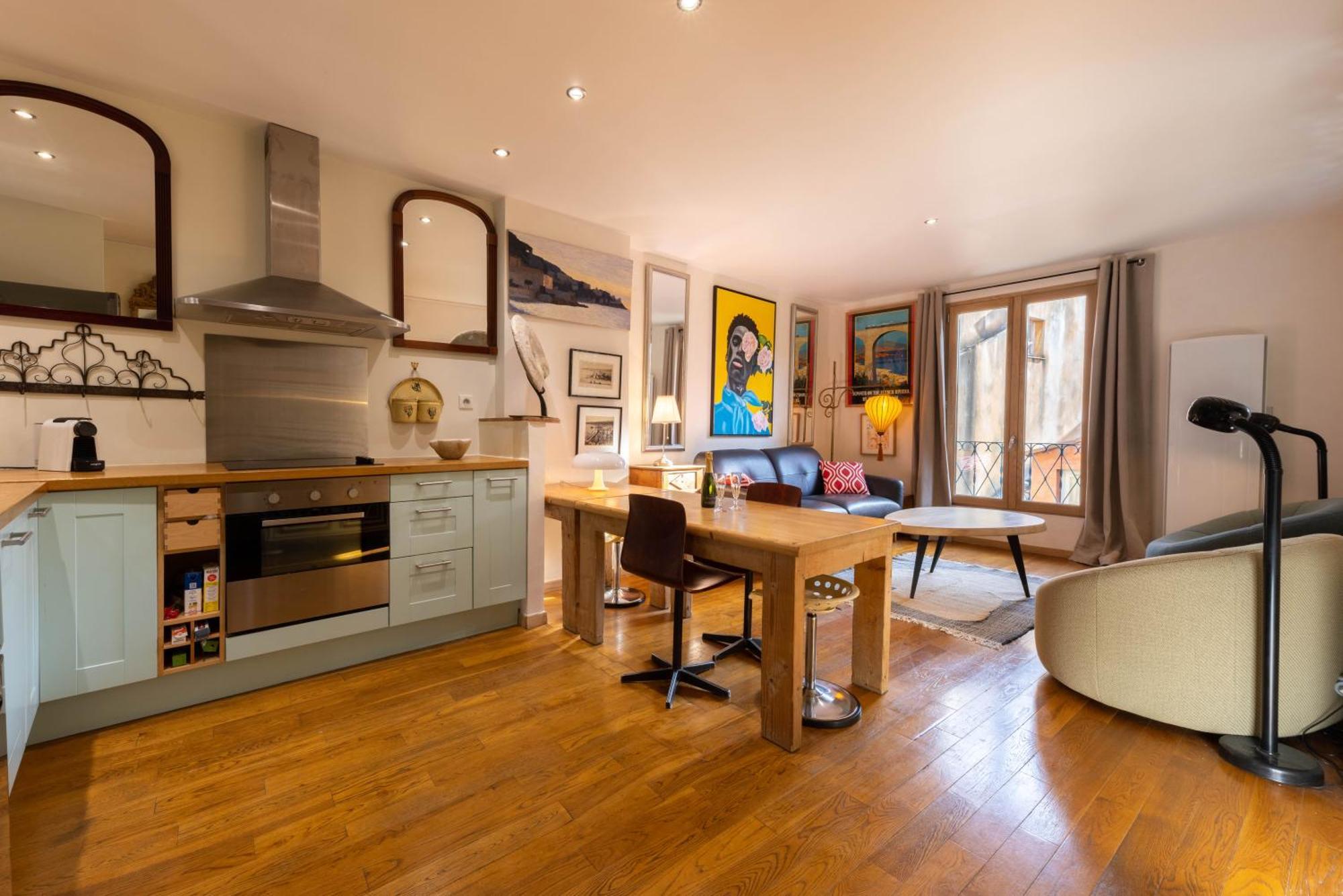 Spacious And Bright Flat Close To The : Heart Of Old * Nice