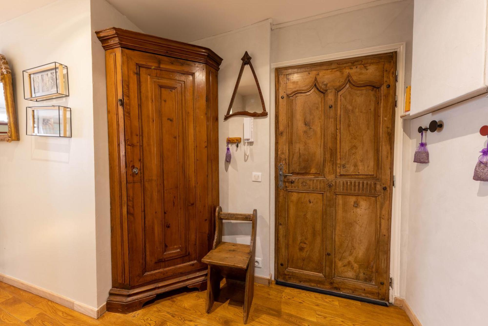 Spacious And Bright Flat Close To The : Heart Of Old *